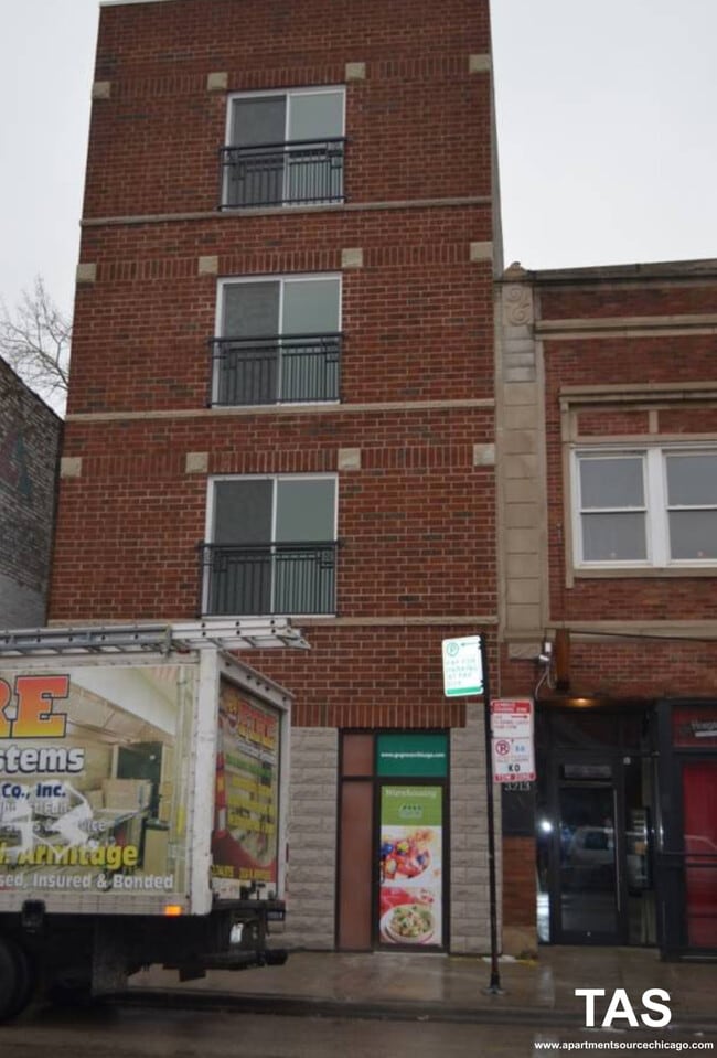 Building Photo - 3211 W Armitage Ave