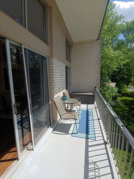 Balcony - 5578 Burnside Dr