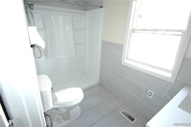 Building Photo - 145 Summit St