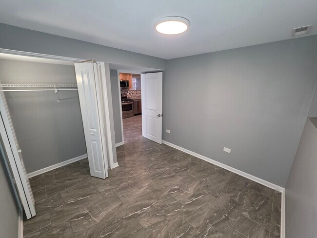 Building Photo - 5134 W Henderson St