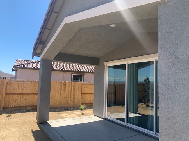Building Photo - Brand NEW 4 bedroom 1 story home Rancho Co...
