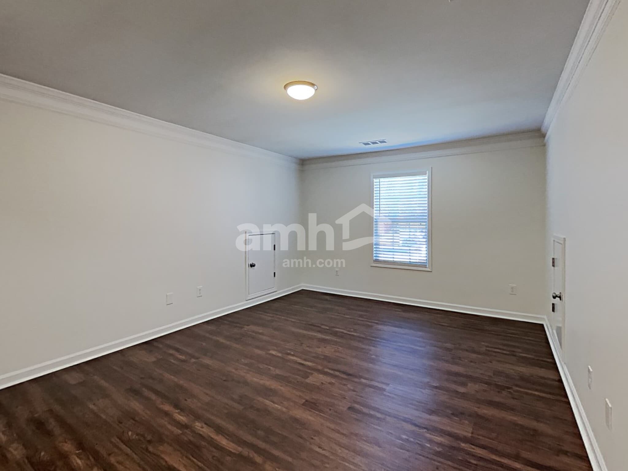 Building Photo - 979 Park Knoll Ct NE