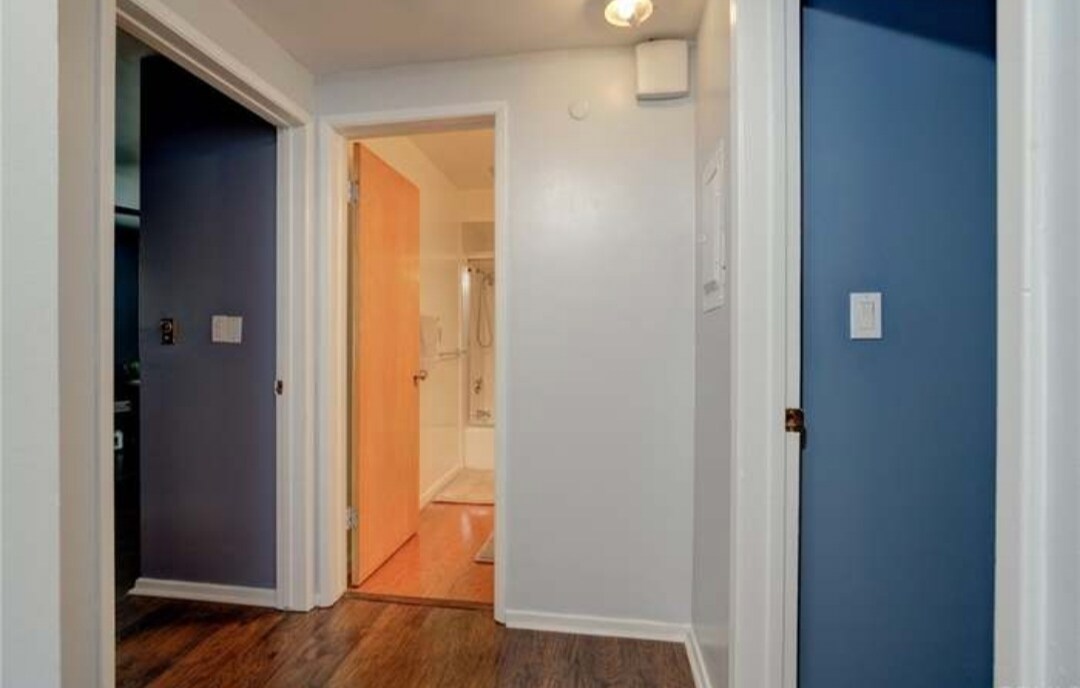 Building Photo - 3220 Merrill Dr