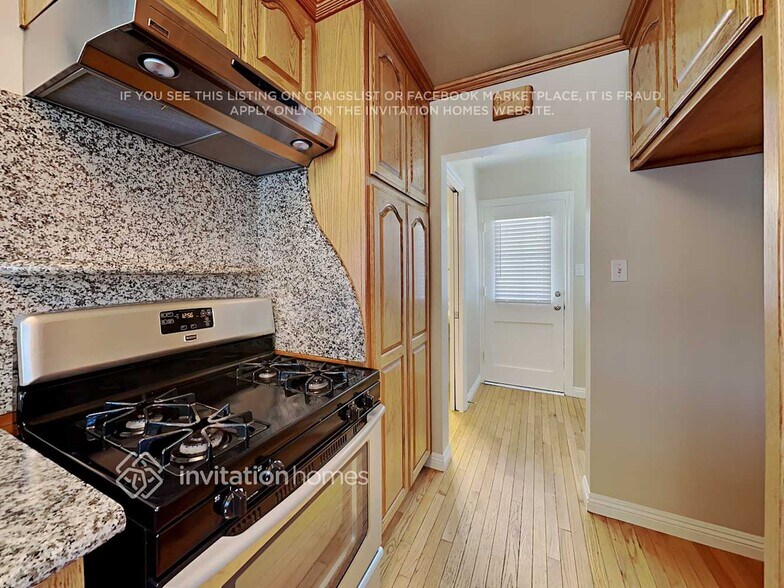 Building Photo - 4558 Albury Ave
