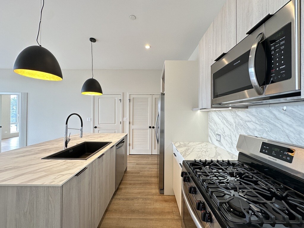 Building Photo - 3207 N Narragansett Ave