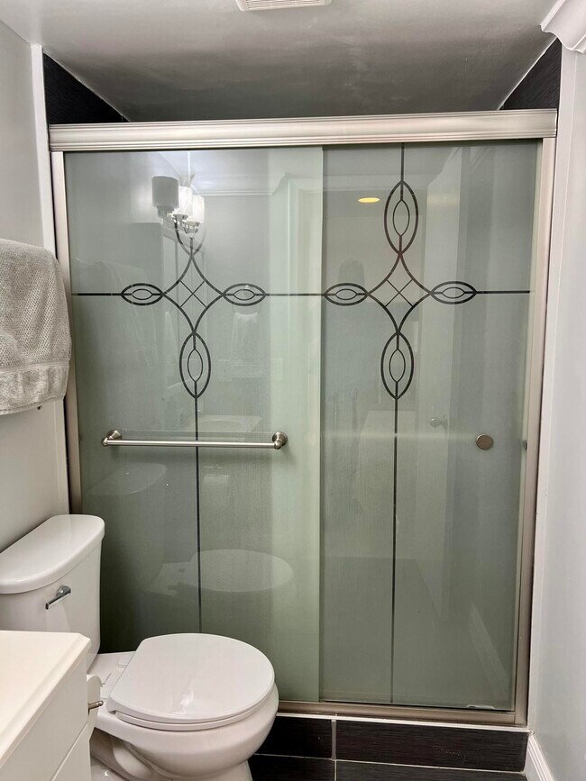 Building Photo - 5600 N Flagler Dr