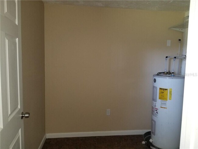 Building Photo - 2531 Almond Dr