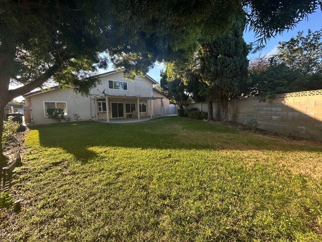 Building Photo - Spacious 4bed/3bath House for rent