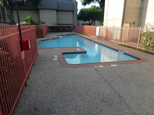 Building Photo - 8527 Hearth Dr