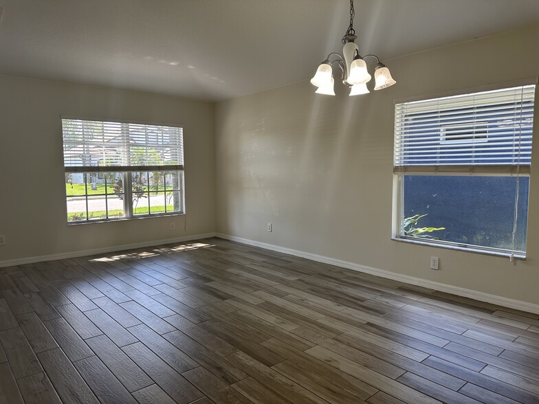 Building Photo - 3145 Dunstable Dr