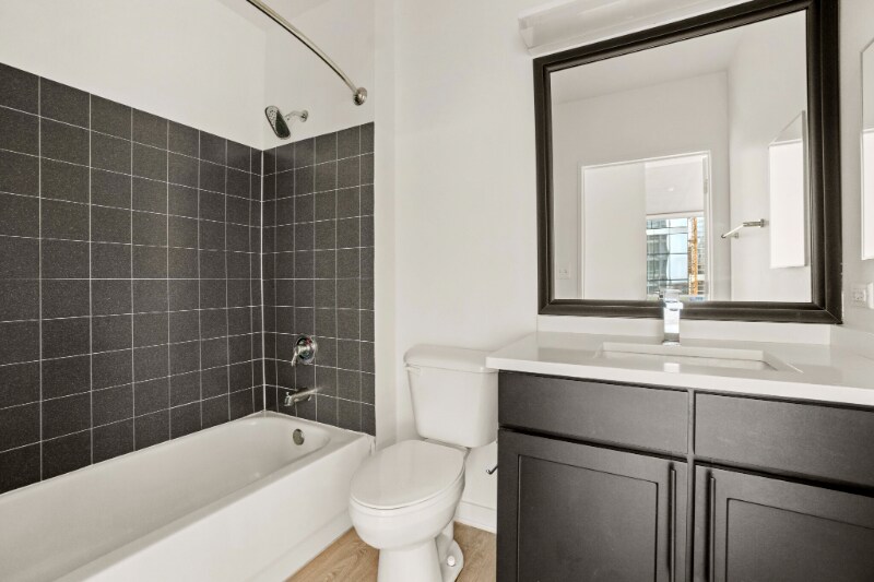 Building Photo - 1383 S State St