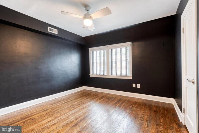 Building Photo - 6843 Dunbar Rd