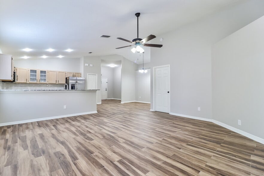 Building Photo - 1318 Brahma Dr