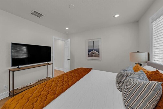 Building Photo - 4601 Bougainvilla Dr