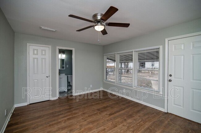 Building Photo - 1209 W Boyce Ave
