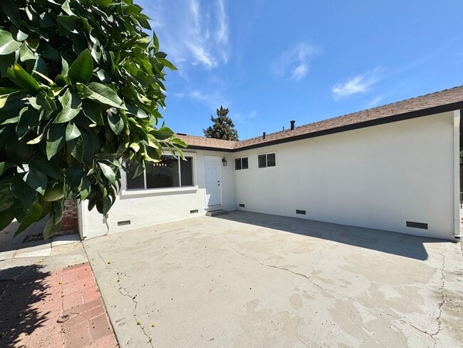 Building Photo - Classic Napa Bel Aire Home 4 Bedrooms, 2 B...