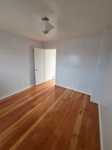 Building Photo - 849 Roberts St