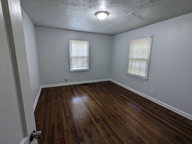 Building Photo - 2 Bed/1 Bath House in Decatur