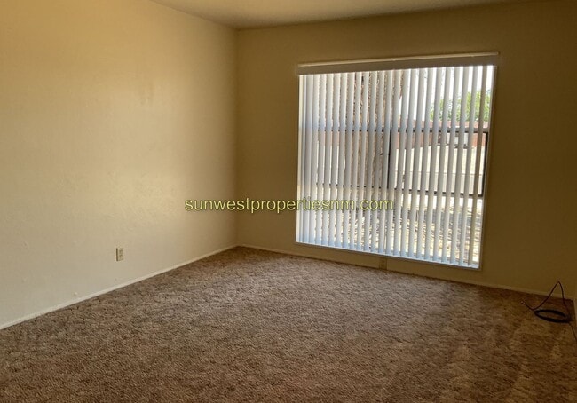 Building Photo - 2 Bedroom, 1 Bath