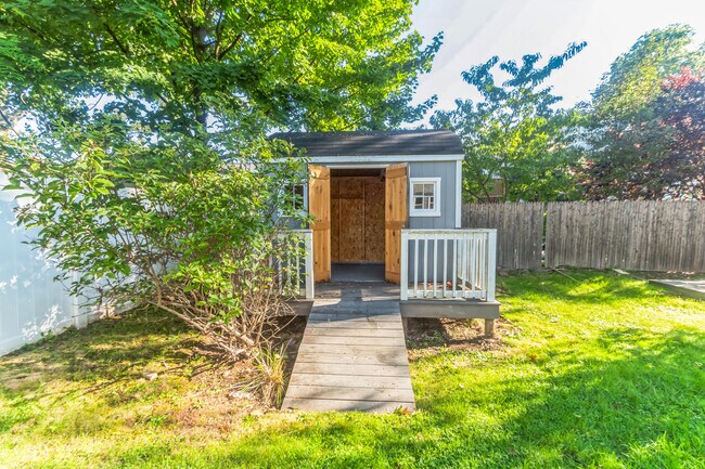 Building Photo - 1519 Boulevard