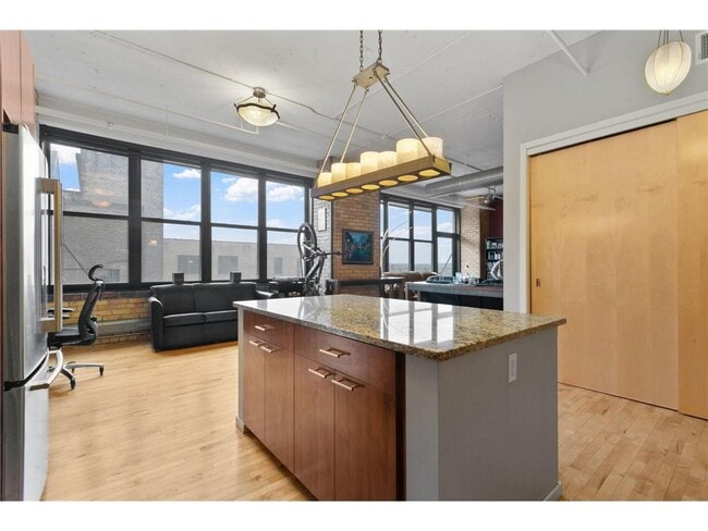 Building Photo - 290 Market St