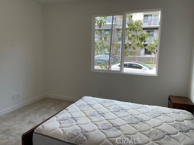 Building Photo - 1860 S Westside Dr