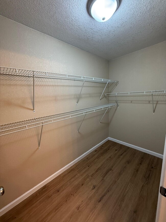 Building Photo - 8000 Winsford Dr