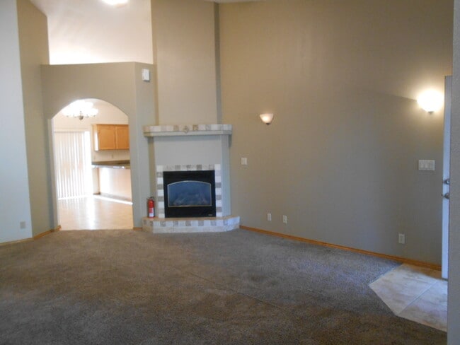 Building Photo - 1021 SW Crosscut Ct