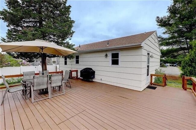 Building Photo - 135 Holly Rd