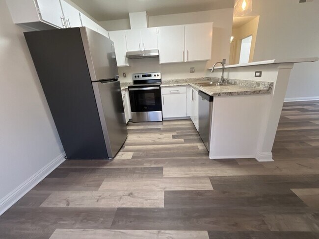 Building Photo - A stunning 2-bedroom, 1-bathroom rental pr...