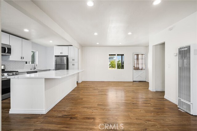 Building Photo - 2024 W 160th St