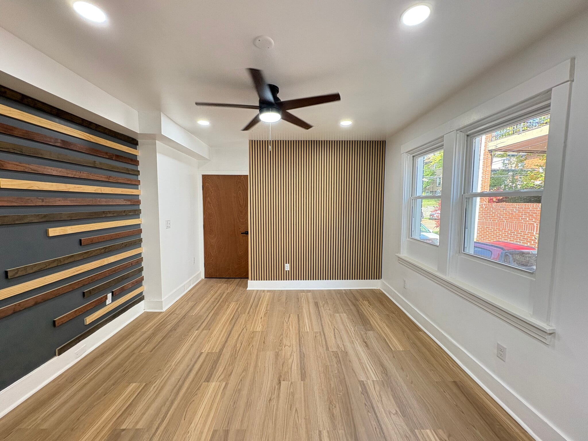 Building Photo - 5834 Phillips Ave