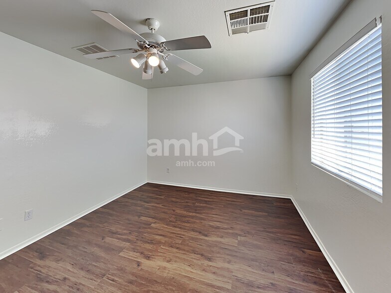 Building Photo - 6727 W Desert Ln