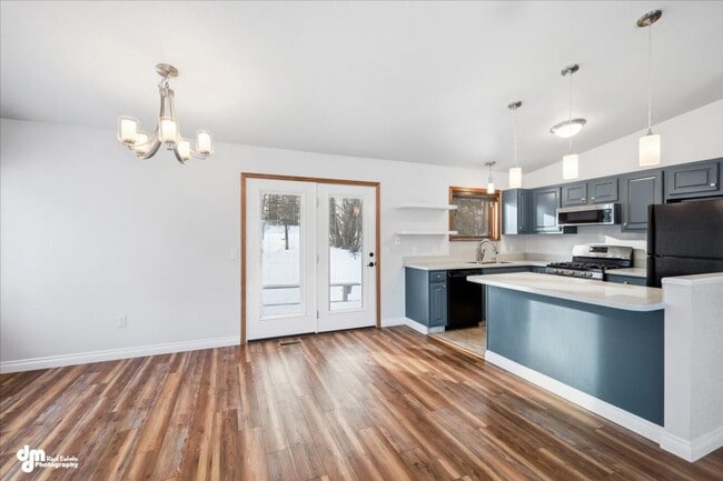 Building Photo - Recently Updated 2BR + Office / 1BA Home Near Seldon Road