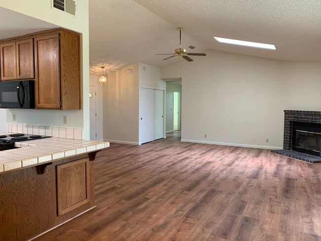 Building Photo - 3 bed 2 bath 2 car garage with mature trees