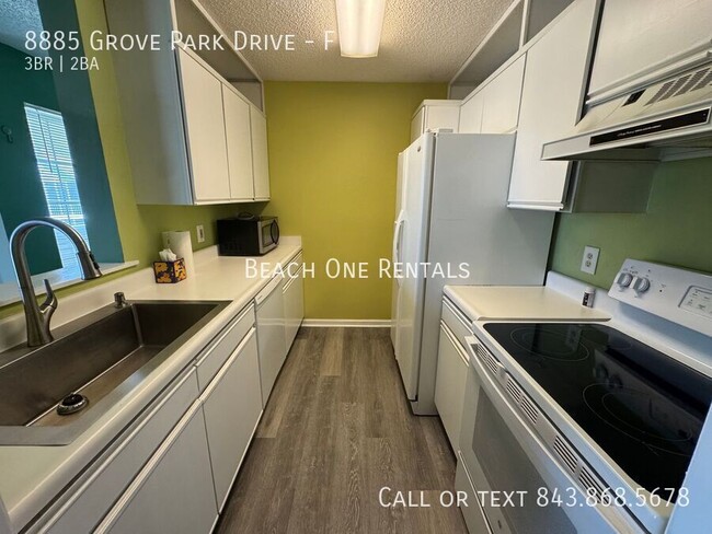 Building Photo - 8885 Grove Park Dr
