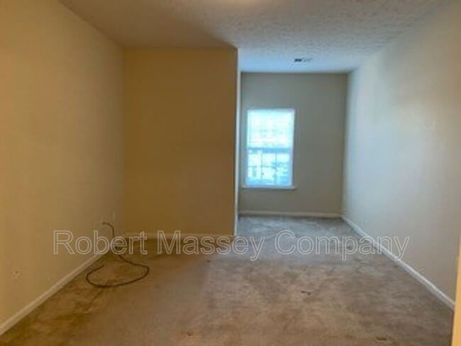 Building Photo - 9400 Clubview Dr