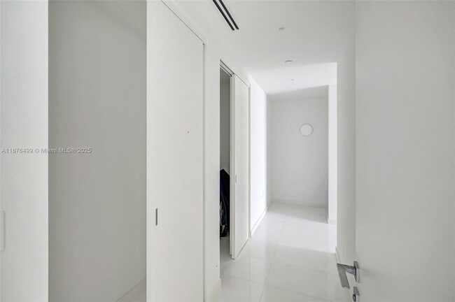 Building Photo - 300 Biscayne Blvd Way