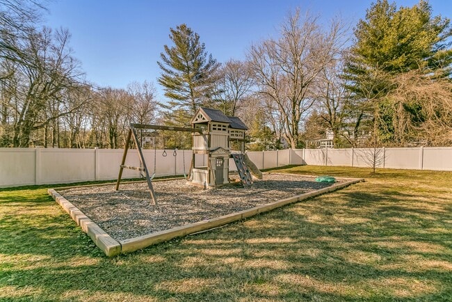 Building Photo - 6612 Kerns Rd