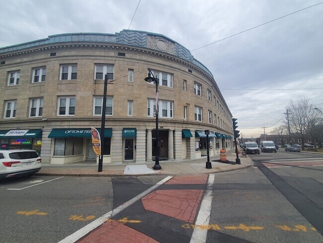 Building Photo - 738 Washington St