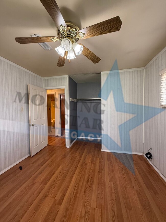 Building Photo - Cute 3-Bedroom with Large Backyard!