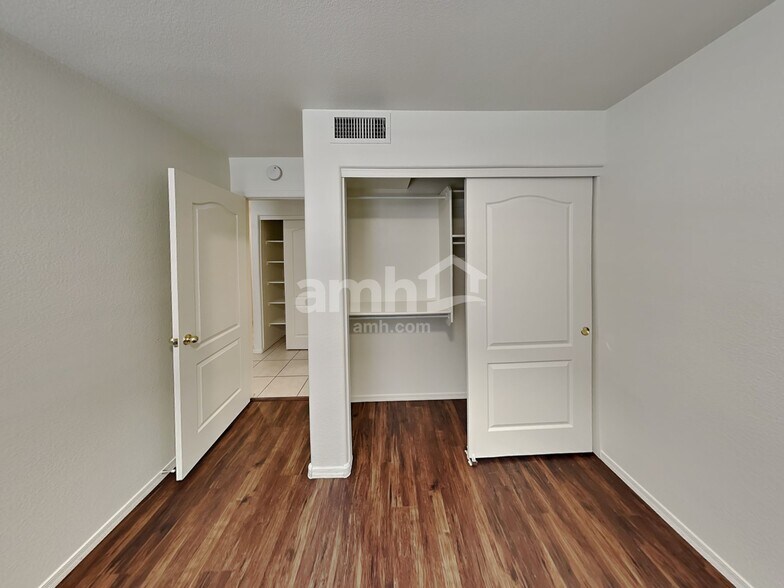 Building Photo - 7830 E Onza Ave