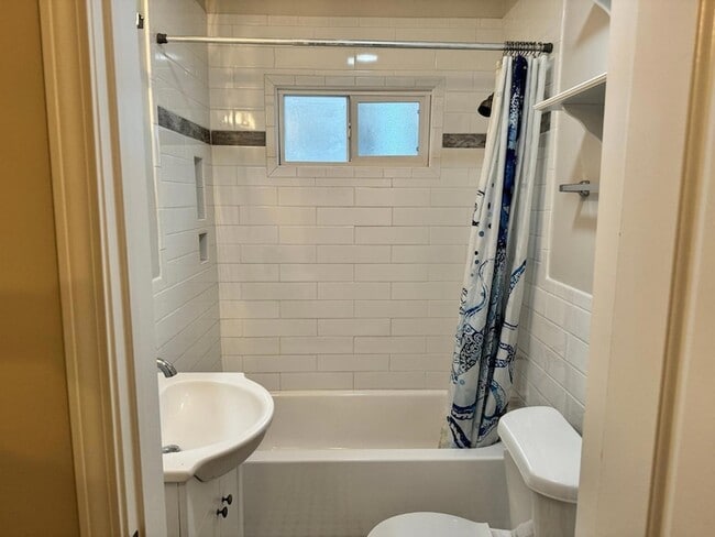 Building Photo - 1218 Pender St