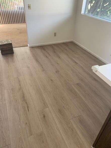 luxury vinyl plank flooring - 5146 Maple