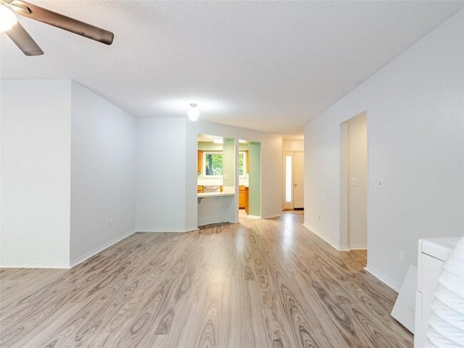 Building Photo - 40 Sandwick Dr