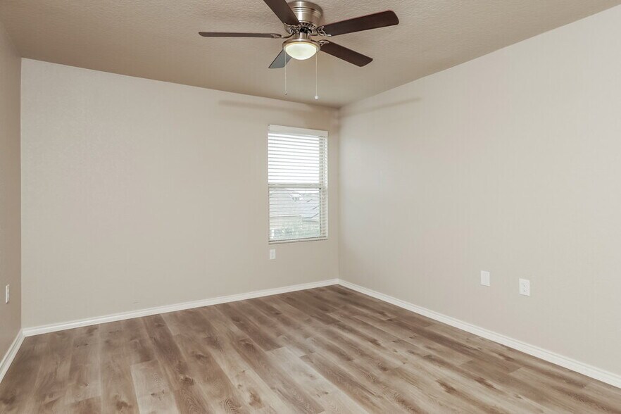 Building Photo - 5930 Bridle Bnd