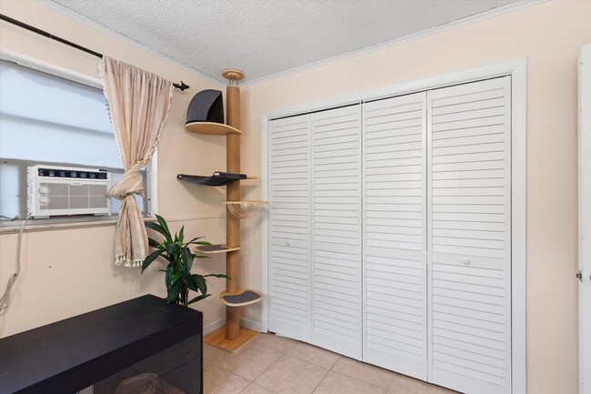 Building Photo - Charming 2-Bedroom Home for Rent in Big Pine Key