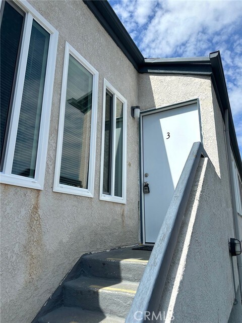 Building Photo - 1545 W Palmyra Ave