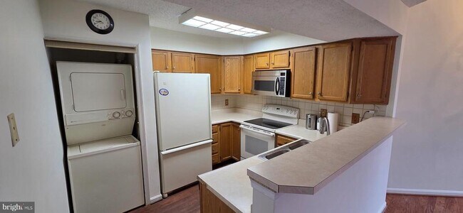 Building Photo - 7005 Birkenhead Pl