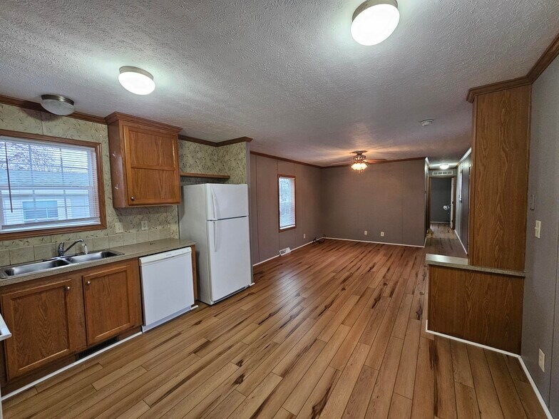 Building Photo - 32 Bramblewood Rd